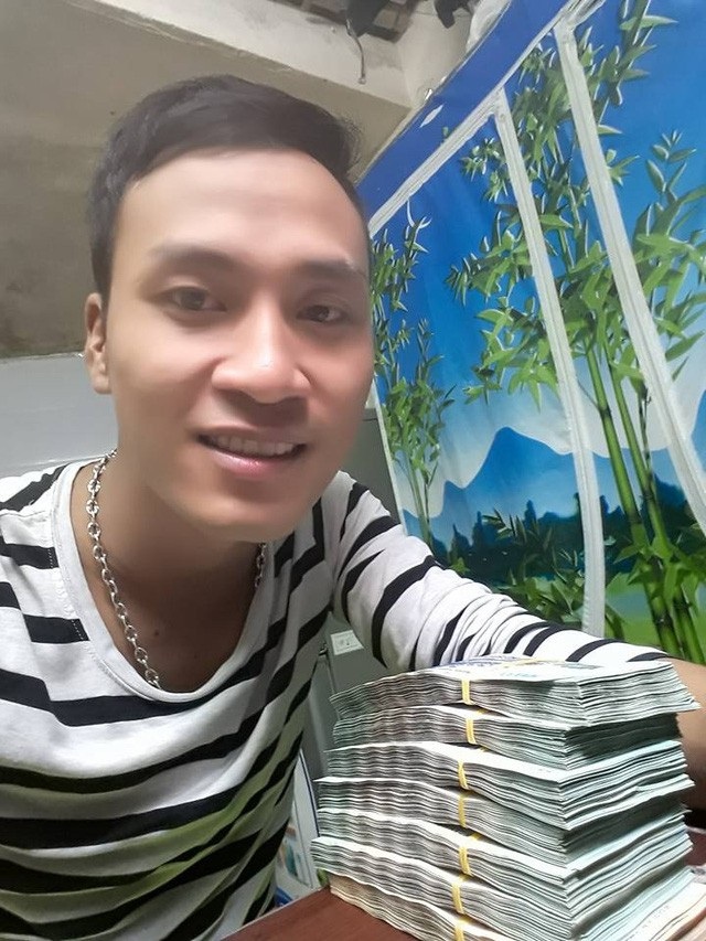 Nam sinh trả lại 320 triệu đồng được vinh danh Gương mặt trẻ Thủ đô 2017 - 2 Vũ Huy Cảng và số tiền khách bỏ quên