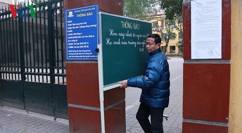 Học sinh nghỉ học tránh rét: Cơ quan bố mẹ thành nhà trẻ - 1 Học sinh nghỉ học tránh rét: Cơ quan bố mẹ thành nhà trẻ - 1