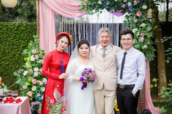 NSND Thanh Hoa bật khóc trong lần đầu mặc váy cô dâu ở tuổi 68 - 5 NSND Thanh Hoa bật khóc trong lần đầu mặc váy cô dâu ở tuổi 68 - 5