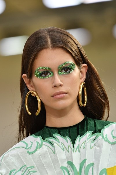 
Người đẹp tuổi teen sở hữu nhan sắc tươi tắn và phom dáng chuẩn của một siêu mẫu thế hệ mới
