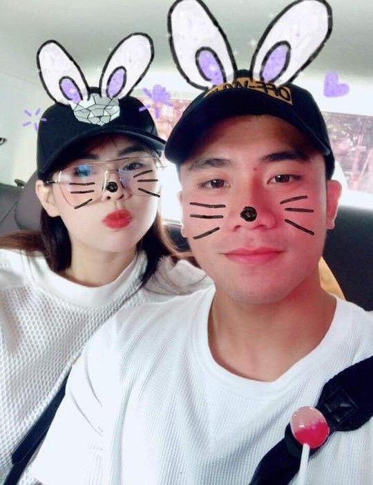 Ảnh: FBNV Thùy Trinh và Tiến Dụng hạnh phúc bên nhau