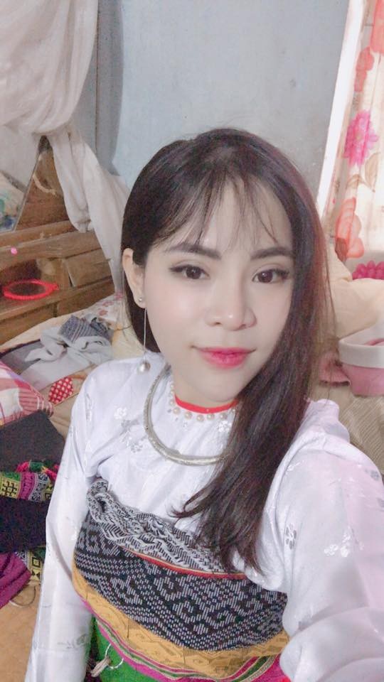 Thùy Trinh trong lần về thăm quê Tiến Dụng