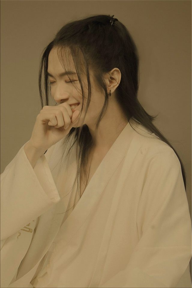 Ngỡ ngàng chàng trai Sài Gòn có tóc dài xinh như thiếu nữ - 2 Ngỡ ngàng chàng trai Sài Gòn có tóc dài xinh như thiếu nữ - 2