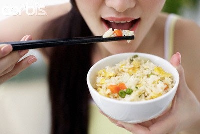 Thói quen ăn quá nhanh có hại gì? - 1
Thói quen ăn quá nhanh không tốt cho sức khoẻ.