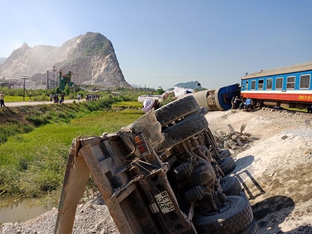 Tai nạn đường sắt: Chưa lãnh đạo địa phương nào bị xử lý trách nhiệm? - 2 TNGT đường sắt chủ yếu xảy ra ở lối đi tự mở, tuy nhiên trách nhiệm của người đứng đầu các địa phương được cho là thấy xem xét xử lý cụ thể