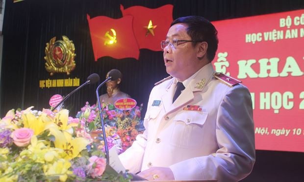 336 tân học viên khóa 50 Học viện An ninh nhân dân bước vào năm học mới - 2 Thiếu tướng Lê Văn Thắng, Giám đốc Học viện chào mừng 336 tân học viên khóa 50 đào tạo chính quy bước vào năm học đầu tiên tại Học viện An ninh nhân dân.