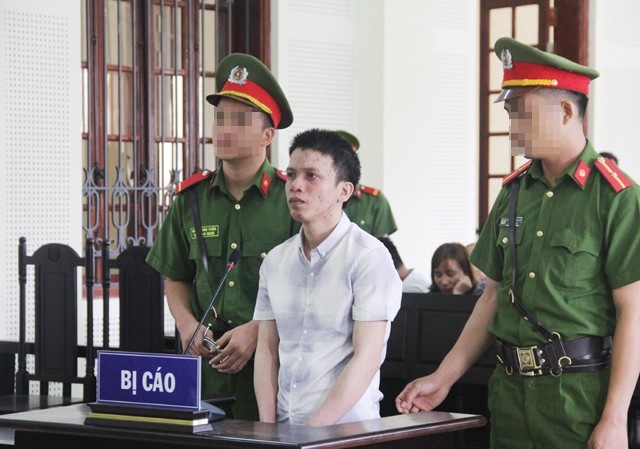 Tranh thủ vận chuyển ma túy khi đưa vợ đi cấp cứu, người đàn ông nhận án tử - 1 Vận chuyển 20 bánh heroin và 10 gói ma túy tổng hợp để lấy 50 triệu đồng tiền công, Nguyễn Văn Hải bị tuyên án tử hình.