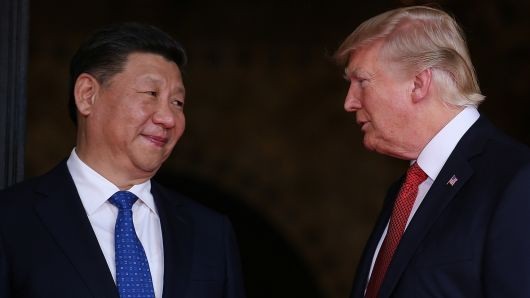 Ông Trump tiếp tục dọa áp thuế nếu Trung Quốc trả đũa Mỹ - 1 Tổng thống Donald Trump và Chủ tịch Trung Quốc Tập Cận Bình (Ảnh: Reuters)