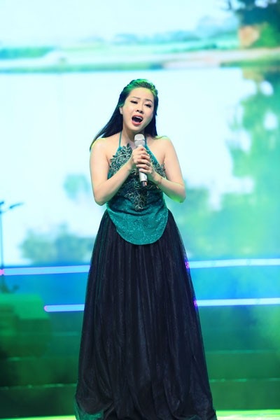 Nguyễn Huyền đoạt đồng giải Nhì. Cô thể hiện ca khúc do mình tự sáng tác Cô bán hoa và ca khúc Chị tôi của Trần Tiến.