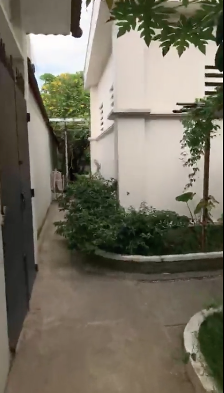 Hé lộ biệt thự nhà vườn bình yên sau bao trầm luân của “Người đẹp Tây Đô” - 15 Khu nhà vườn của cô được xây dựng trên một mảnh đất rộng lớn, kiên cố và vững chắc.
