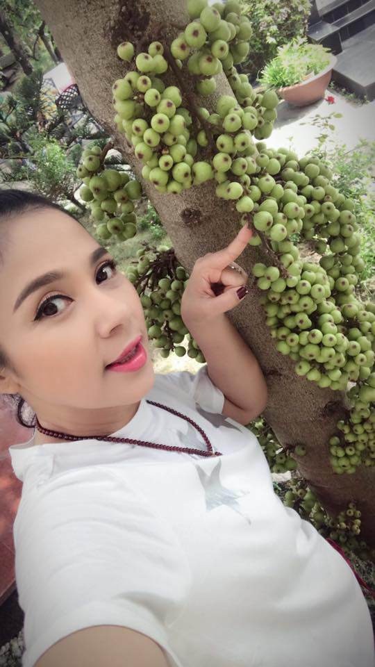Hé lộ biệt thự nhà vườn bình yên sau bao trầm luân của “Người đẹp Tây Đô” - 8 Khu vườn không mùa nào thiếu đi hoa, quả, rau sạch, mùa nào thức nấy cây nấy đều sai quả.