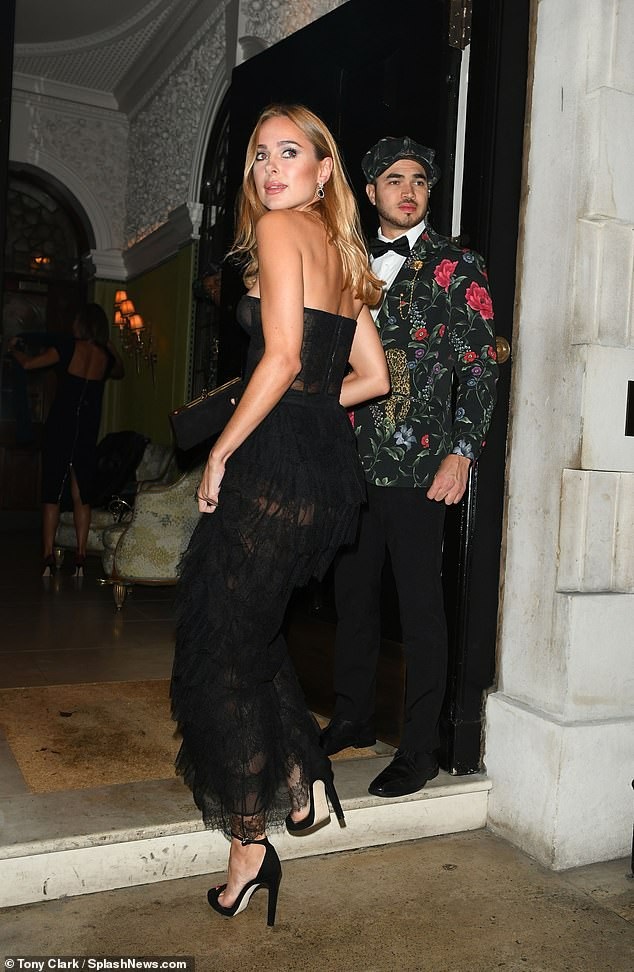 Kimberley Garner khoe ngực táo bạo - 3
Kimberley Garner nổi tiếng với show truyền hình ăn khách Made In Chelsea