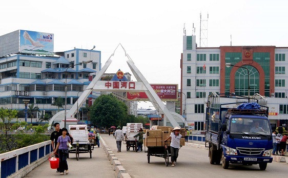 Xung đột thương mại Mỹ - Trung, hàng Trung Quốc ồ ạt vào Việt Nam - 1
Hàng Trung Quốc bắt đầu tăng cường vào Việt Nam thời điểm cuối năm và giữa lúc Mỹ đánh thuế nhiều mặt hàng nước này.