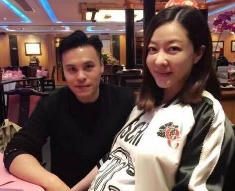 Lâm Đại Hùng lấy dáng "thần tốc" sau khi sinh con - 7
Quách Khả Tụng đã từng ly dị vợ và có con riêng nên nhiều người cho rằng, Lâm Đại Hùng chịu nhiều thiệt thòi khi lựa chọn Quách Khả Tụng, song nữ diễn viên 36 tuổi cho hay: “Tôi thấy anh ấy rất tử tế và gia đình anh ấy trân trọng tôi”.