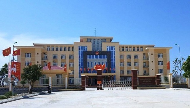 Yêu cầu kiểm điểm Bí thư huyện có "cả họ làm cán bộ" - 1 Trụ sở Huyện ủy Quảng Trạch.