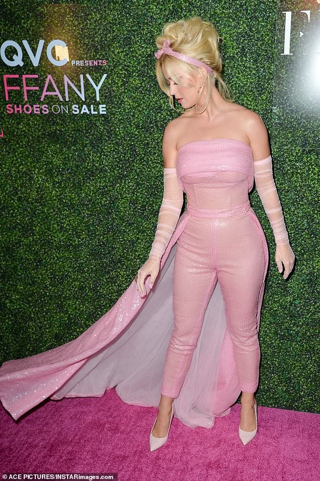 Katy Perry hóa búp bê Barbie xinh đẹp - 5
Katy Perry hiếm khi xuất hiện trong các sự kiện của làng giải trí gần đây