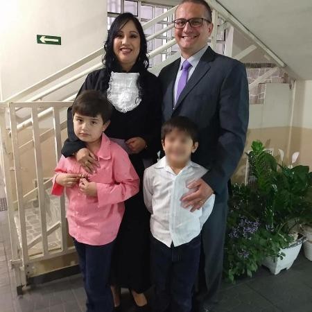 Gia đình qua đời trong tai nạn thảm khốc, bé trai sống sót lang thang suốt 48 giờ - 5 Người cha nói với bạn bè sẽ trở về vào buổi chiều để tham gia cuộc tổng tuyển cử của Brazil