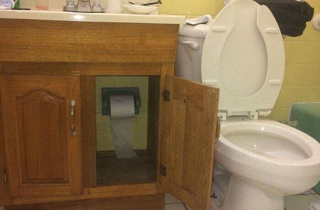 Bi hài với những nhà vệ sinh khiến người dùng chỉ biết "khóc dở mếu dở" - 13 Mọi thứ cần bảo quản cẩn thận, kể cả giấy vệ sinh cũng không chừa.