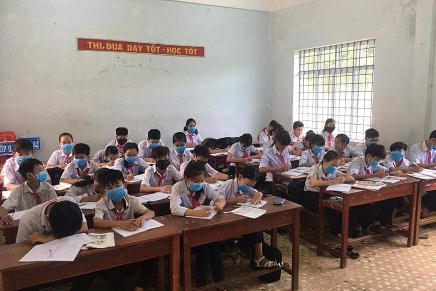 Vụ học sinh đeo khẩu trang nghe giảng, dân đeo khẩu trang ngủ: Cụm công nghiệp gây ô nhiễm - Ảnh 1. Vụ học sinh đeo khẩu trang nghe giảng, dân đeo khẩu trang ngủ: Cụm công nghiệp gây ô nhiễm - Ảnh 1.