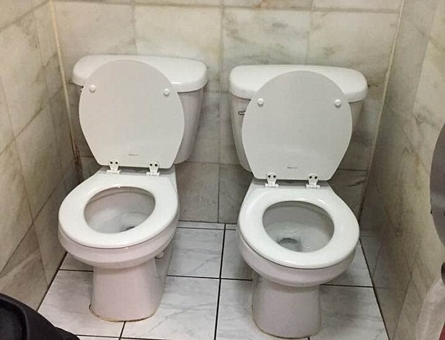 Bi hài với những nhà vệ sinh khiến người dùng chỉ biết "khóc dở mếu dở" - 5 Đôi bạn cùng tiến?