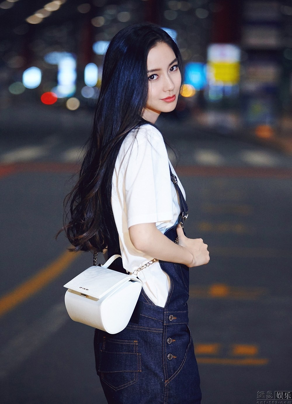 Gu thời trang sân bay cực “chất” của Angelababy - Ảnh 9. Gu thời trang sân bay cực “chất” của Angelababy - Ảnh 9.