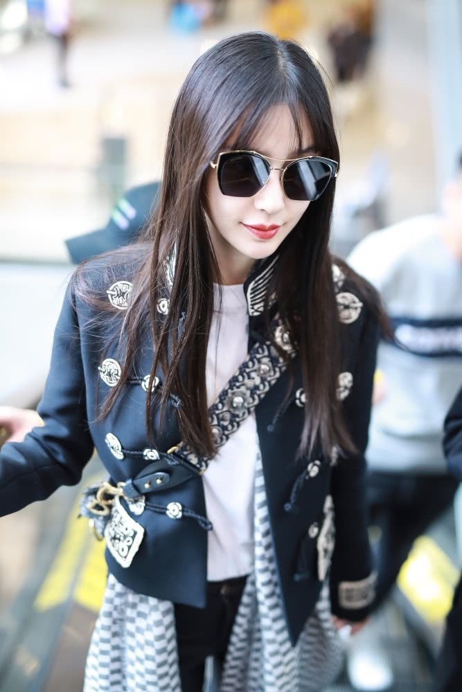 Gu thời trang sân bay cực “chất” của Angelababy - Ảnh 2. Gu thời trang sân bay cực “chất” của Angelababy - Ảnh 2.