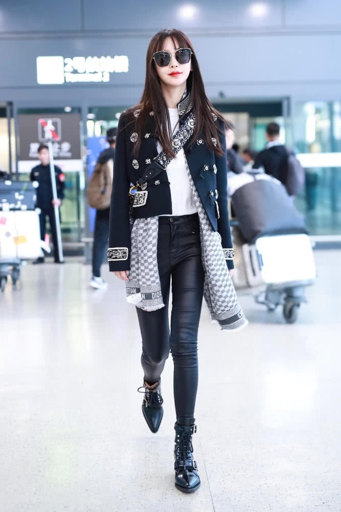 Gu thời trang sân bay cực “chất” của Angelababy - Ảnh 1. Gu thời trang sân bay cực “chất” của Angelababy - Ảnh 1.