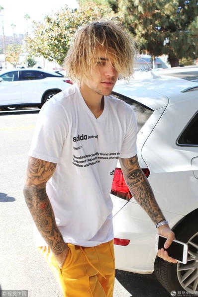 Justin Bieber bình thản nắm tay vợ tương lai - 11
Nam ca sĩ Baby cũng chịu sức éo không nhỏ khi Selena Gomez nhập viện điều trị tâm lý. Có thông tin cho rằng, Selena suy sụp và stress thực sự khi chứng kiến bạn trai cũ đính hôn và sắp lấy vợ. Cô và Justin đã chia tay rồi nối lại nhiều lần từ năm 2010 đến 2018.