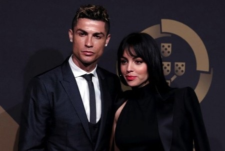 Giữa tâm bão hiếp dâm, C.Ronaldo khoe ảnh hạnh phúc “nịnh” bạn gái - 2 Georgina Rodriguez luôn là điểm tựa vững chắc cho C.Ronaldo