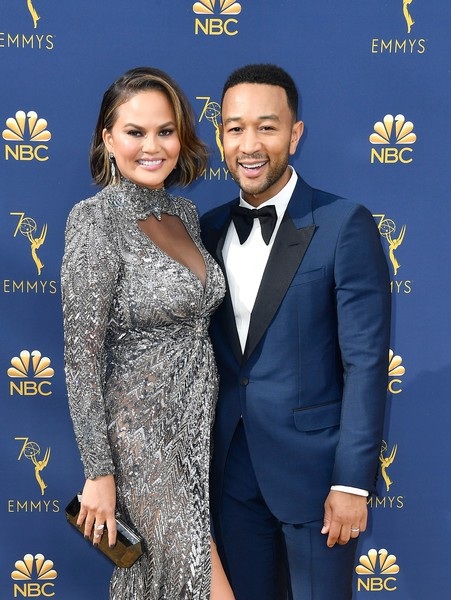 Chrissy Teigen "hớ hênh" ra phố - 6
Cuộc hôn nhân của Chrissy Teigen và John Legend khiến nhiều người ghen tỵ