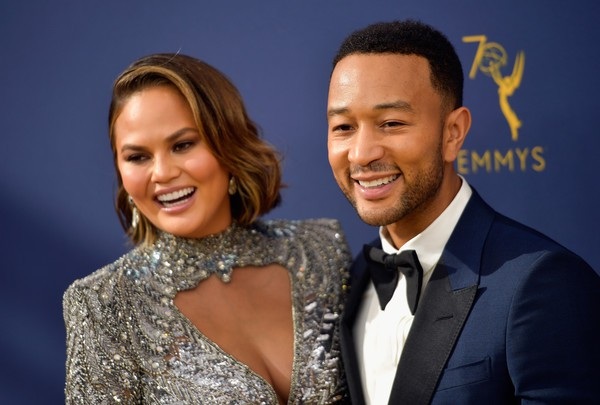 Chrissy Teigen "hớ hênh" ra phố - 8
Cặp đôi kết hôn từ năm 2013 đã có với nhau 2 mặt con, 1 trai, 1 gái.