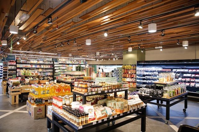 Vỡ mộng với đại gia ngoại: 'Tình duyên' lận đận, trăm tỷ tiêu tan - 2 Đại gia ngoại kẻ ở lại, người ra đi