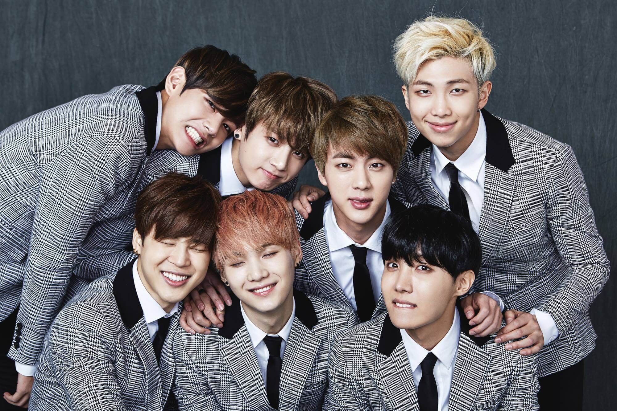 Chân dung những chàng hoàng tử quyền lực chưa từng thấy của K-pop - Ảnh 7. Chân dung những chàng hoàng tử quyền lực chưa từng thấy của K-pop - Ảnh 7.