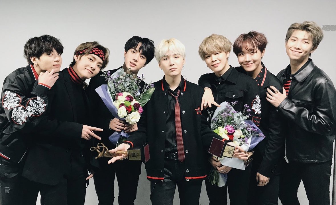 Chân dung những chàng hoàng tử quyền lực chưa từng thấy của K-pop - Ảnh 13. Chân dung những chàng hoàng tử quyền lực chưa từng thấy của K-pop - Ảnh 13.