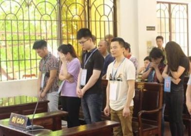 19 bị cáo trong đường dây đánh bạc do người Trung Quốc điều hành lãnh án - 1 Các bị cáo tại phiên xét xử.