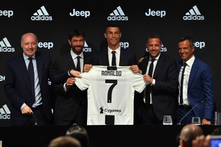 Juventus bị vạ lây vì nghi án hiếp dâm của C.Ronaldo - 1 Juventus bắt đầu nhận ra mặt trái sau thương vụ mang tên C.Ronaldo