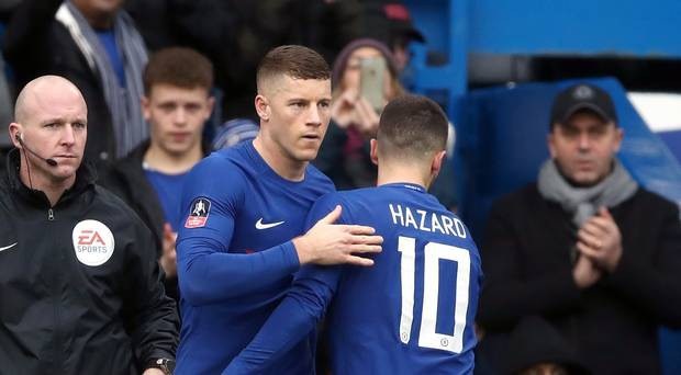 Các đồng đội hy vọng Eden Hazard ở lại Chelsea - 3 Barkley (trái) và Hazard (phải) là những người đồng đội thân thiết ở Chelsea