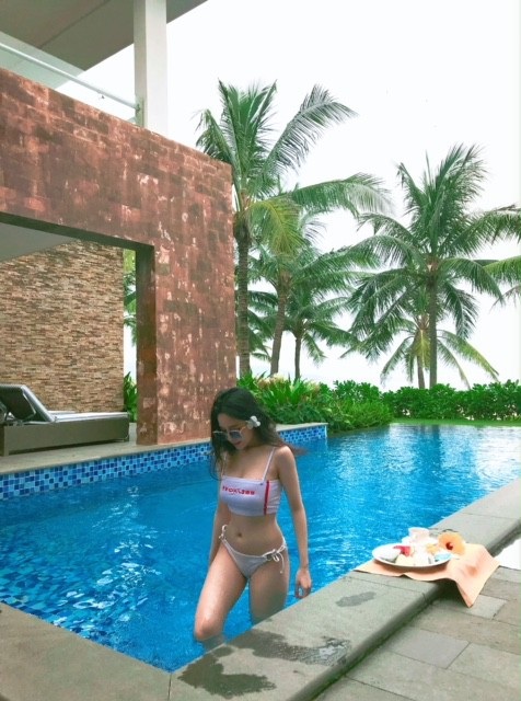 Vòng eo siêu mỏng.