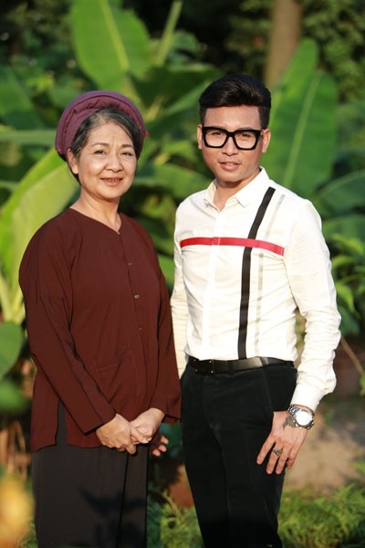 Ca sĩ Linh Nguyễn làm MV tưởng nhớ mẹ - 2 Ca sĩ Linh Nguyễn làm MV tưởng nhớ mẹ - 2