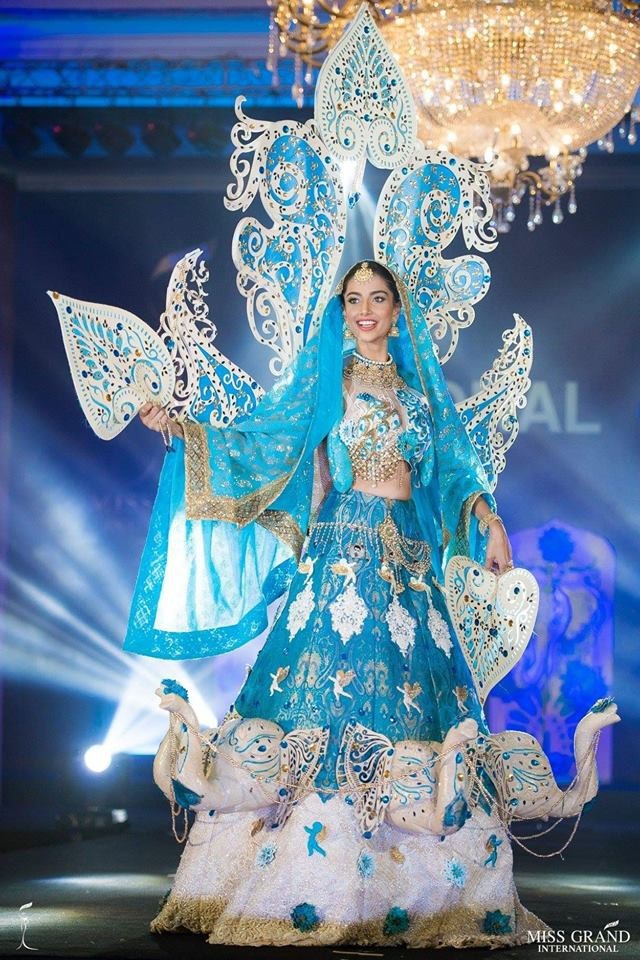 Việt Nam lọt top 10 trang phục dân tộc đẹp nhất tại Miss Grand International 2018 - 9
9. Hoa hậu Ấn Độ