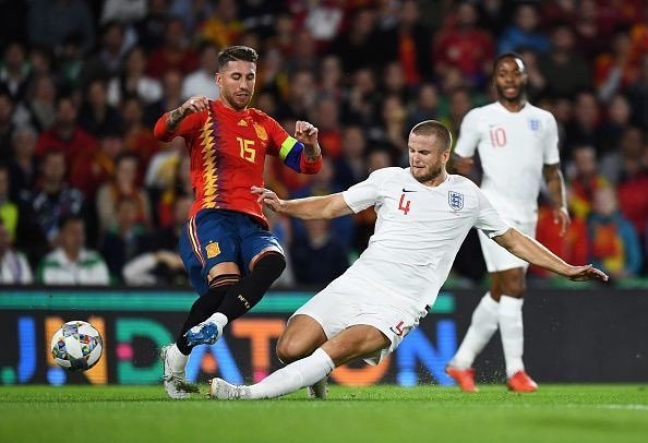 Ba nguyên nhân dẫn đến chiến thắng của Anh trước Tây Ban Nha - 2 Eric Dier (trái) đã chặn đứng những nỗ lực xâm nhập của hàng công Tây Ban Nha