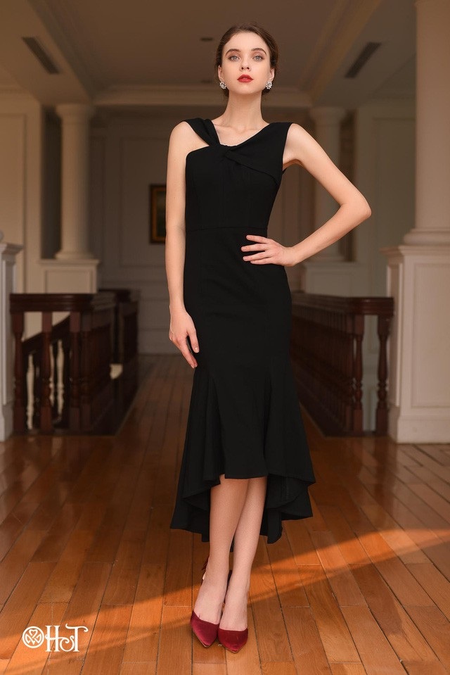 Bộ sưu tập Let’s Party đầy cảm hứng của H&T Fashion - 9
Quyến rũ khó chối từ với thiết kế phần vai đầy gợi cảm, một lựa chọn không tồi cho những cô nàng thích sự bí ẩn mê hoặc