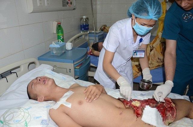 Gặp nạn trên đường đi học, tính mạng cậu bé 15 tuổi nguy kịch - 2 Gặp nạn trên đường đi học, tính mạng cậu bé 15 tuổi nguy kịch - 2