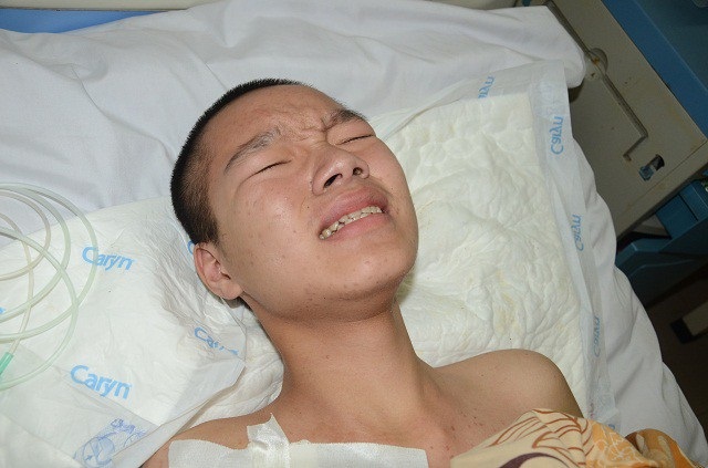 Gặp nạn trên đường đi học, tính mạng cậu bé 15 tuổi nguy kịch - 9 Gặp nạn trên đường đi học, tính mạng cậu bé 15 tuổi nguy kịch - 9