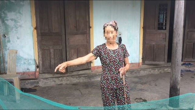 Vụ vận chuyển hơn 3 tạ ma tuý: Nghẹt thở truy bắt hai thủ phạm trốn trong rừng - 2 Bà H. kể lại giây phút giáp mặt kẻ vận chuyển hơn 3 tạ ma túy đang bị công an truy bắt.