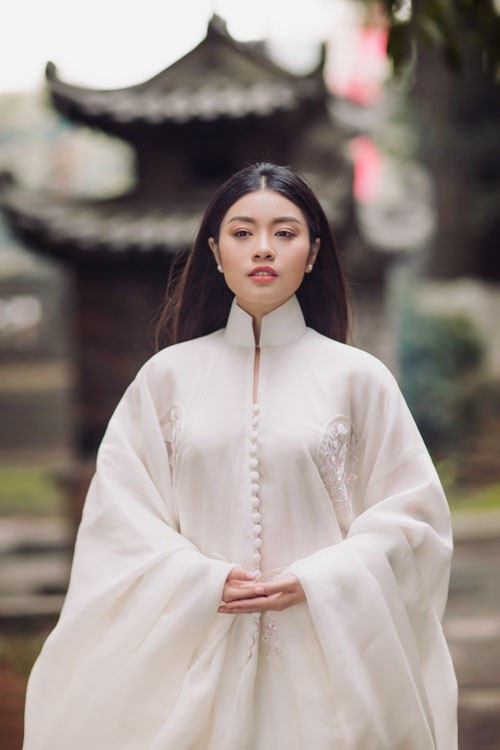 Quán quân Sao Mai 2015 “lấn sân” dẫn chương trình truyền hình - 1 Ca sĩ xinh đẹp Thu Hằng.