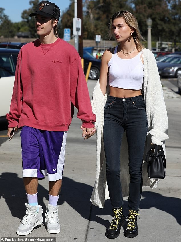 Justin Bieber tình tứ bên Hailey Baldwin - 2
Cặp đôi dường như đang xem xét để thuê lại nhà của ca sỹ Demi Lovato