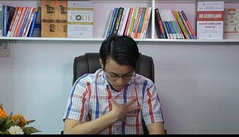 Thả nổi chất lượng trung tâm ngoại ngữ: Người học lãnh đủ - 1 Bị tố ăn cắp bản quyền và mạo danh một số chuyên gia, lãnh đạo Trung tâm ngoại ngữ Langmaster phải cúi đầu xin lỗi.