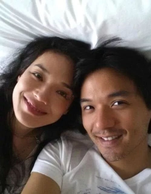 Thư Kỳ hiếm hoi khoe ảnh hạnh phúc bên “ông xã” - 2
Thư Kỳ và Phùng Đức Luân khoe ảnh chụp chung hiếm hoi của hai vợ chồng trên trang cá nhân.