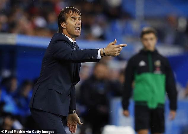 Trận chiến định số phận của HLV Lopetegui tại Real Madrid - 3
HLV Lopetegui đang đối diện tương lai bất an ở sân Bernabeu